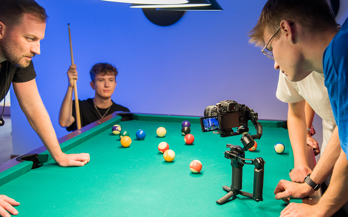 In der Spielfilm-Werkstatt lernen die Teilnehmenden alles Wichtige und Wissenswerte zum Spielfilm-Dreh.<br>Foto: BVR / Mandy Putz