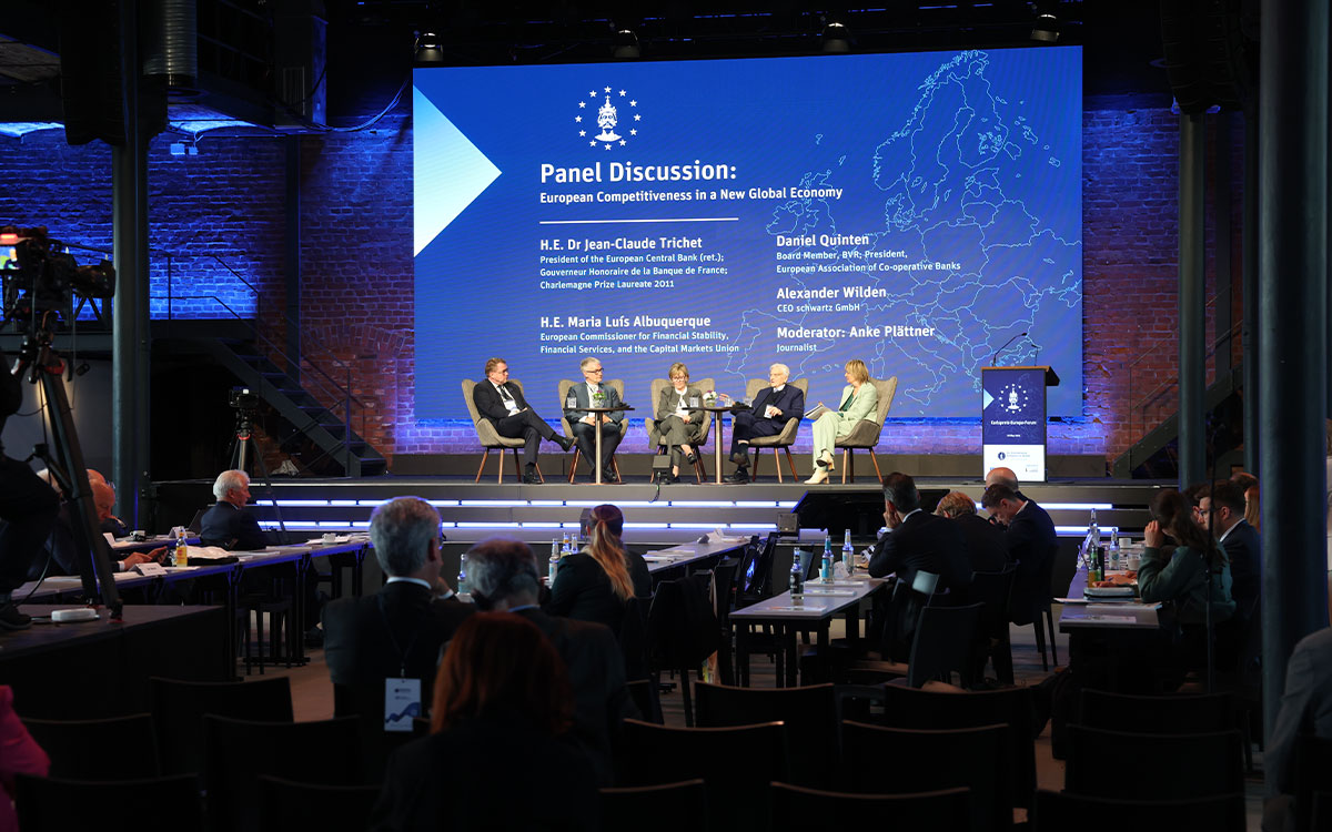Europa-Forum am Vortrag der Verleihung des Karlspreises.