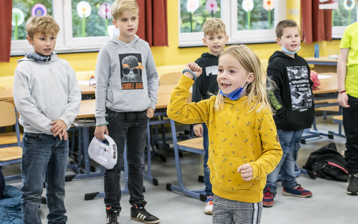 Der etwas andere Unterricht: Zirkustraining im Klassenzimmer.