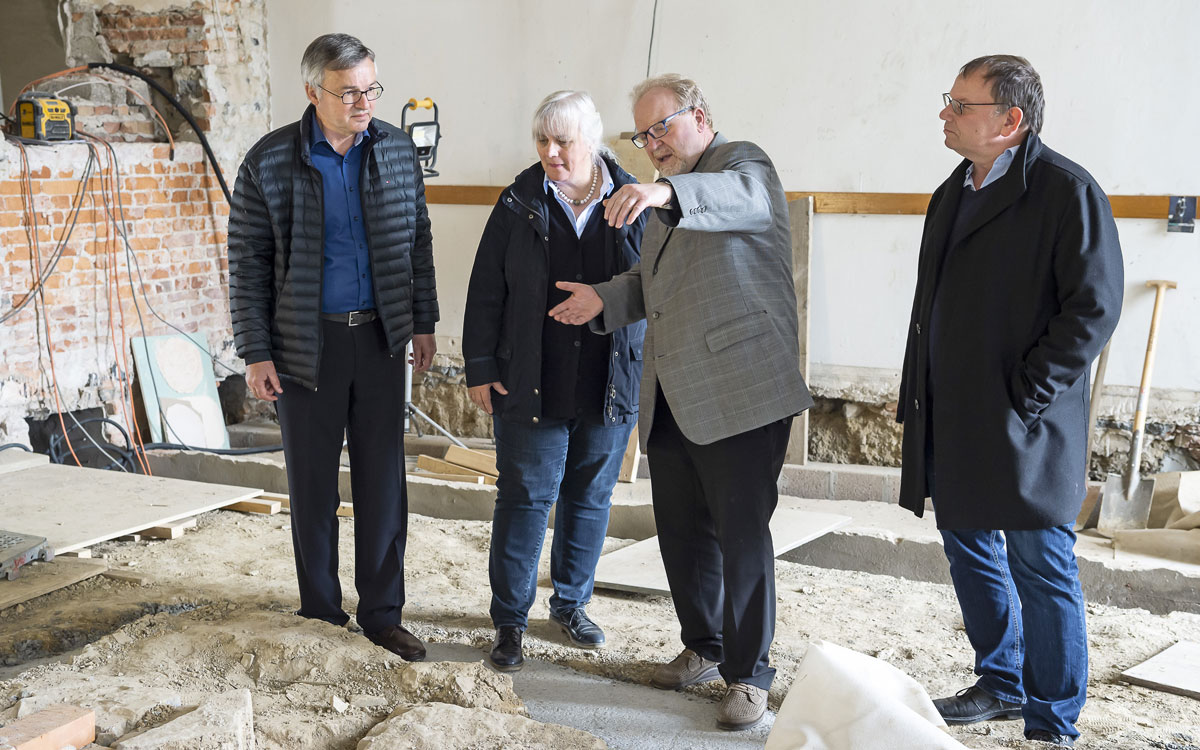 Helmut Schulte, Dr. Bettina Heine-Hippler, Propst Hubertus Böttcher, Kirchenvorstand Christof Regniet (von links)