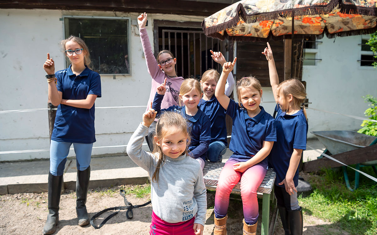 Lernen durch Interaktion? Die vielen jungen WegbeREITER sind begeistert und mit viel Energie dabei.